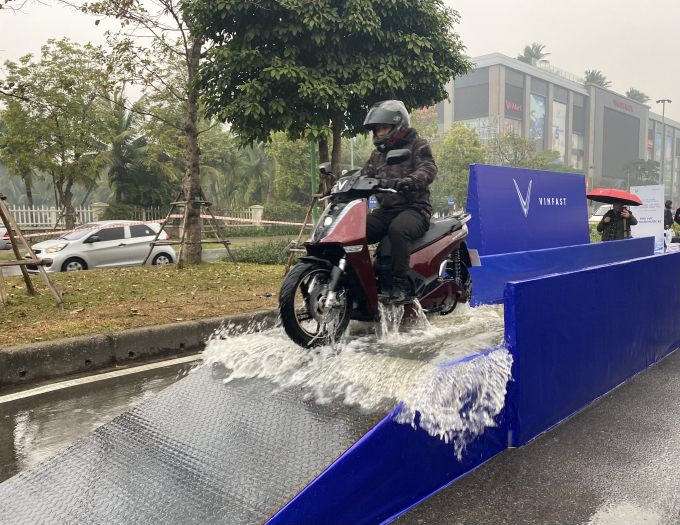 8EDC641B-58D3-425F-8EE5-97B4A0F4CC60.