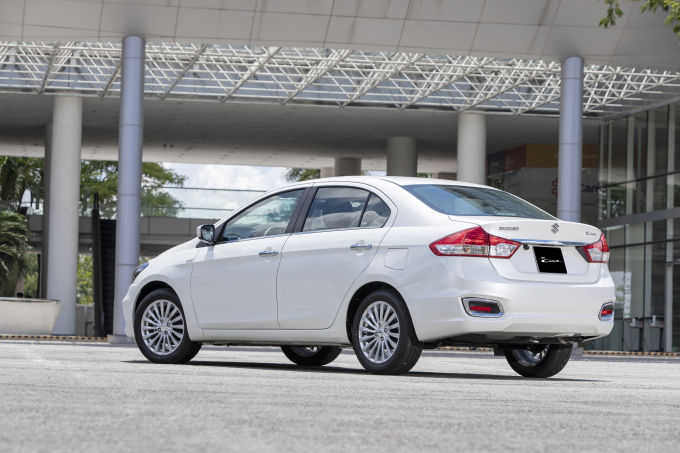 3. Kiểu dáng sedan 3 phần kinh điển tạo ấn tượng t