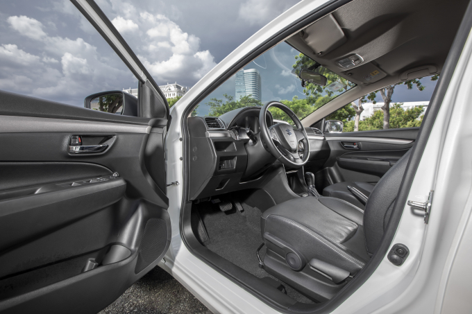 4. Ciaz mới sở hữu không gian nội thất 