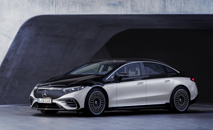 mercedes-benz-eqs-1-5690.