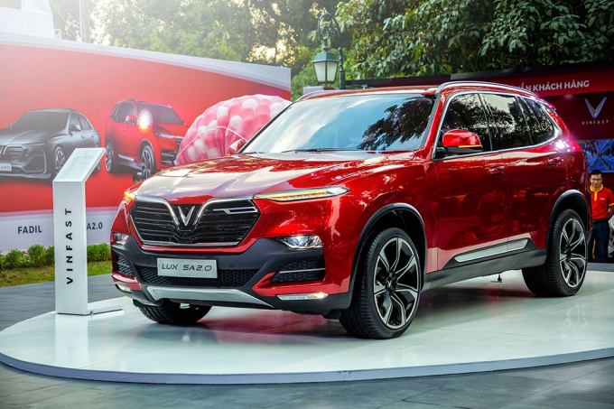 vinfast-lux-sa20-anh-13a8-edea