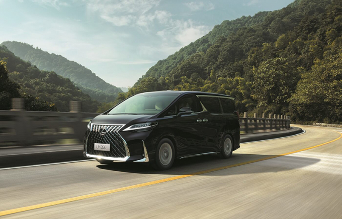 danh-gia-xe-lexus-lm-350-2021-muaxegiatot-vn