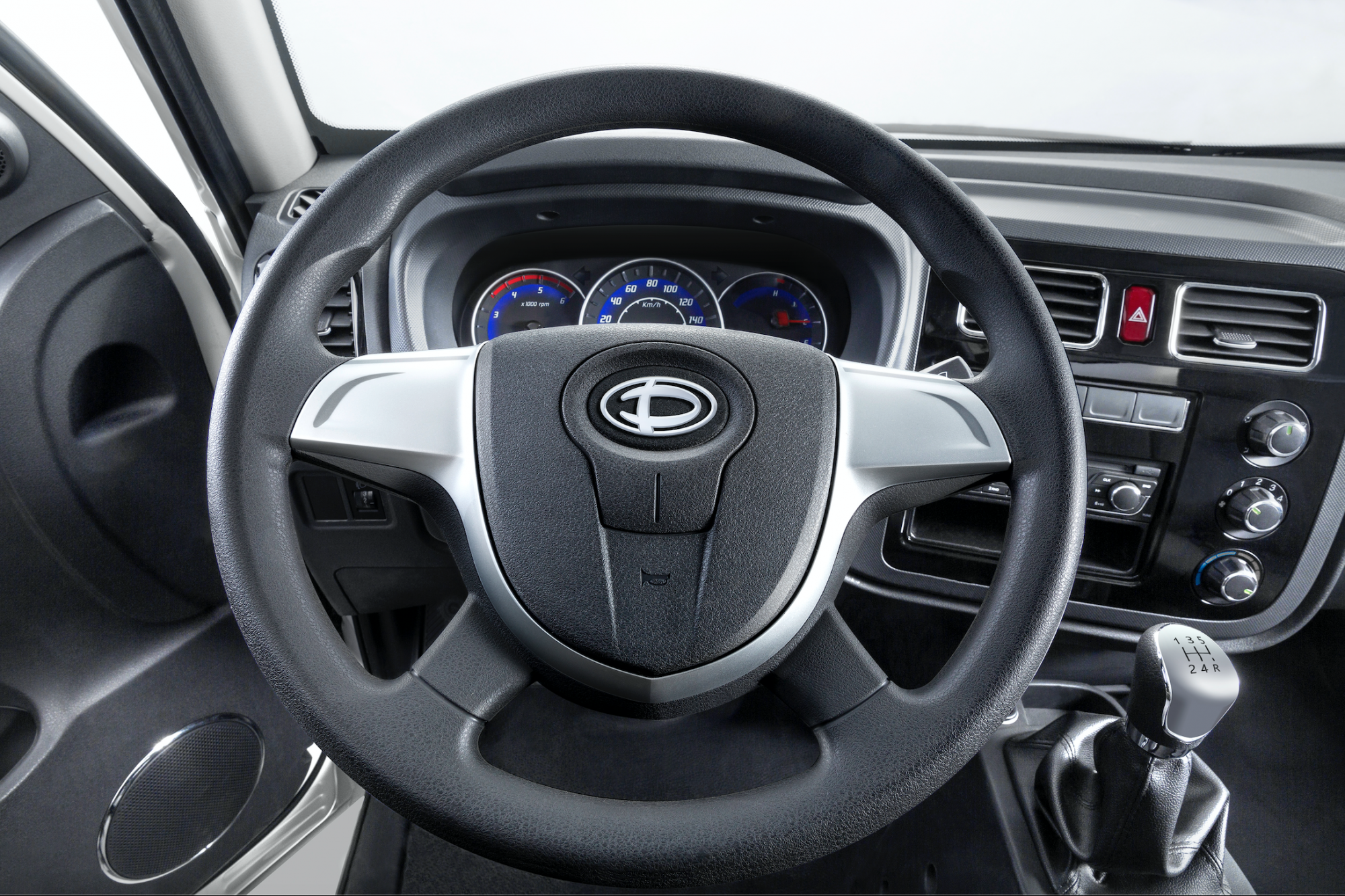 Vô-lăng gật gù thiết kế 4 chấu thuận tiện