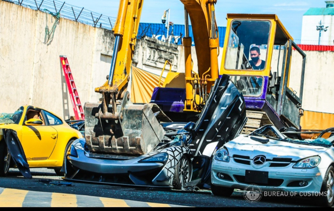 hai-quan-philippines-nghien-nat-mot-loat-o-to-dat-