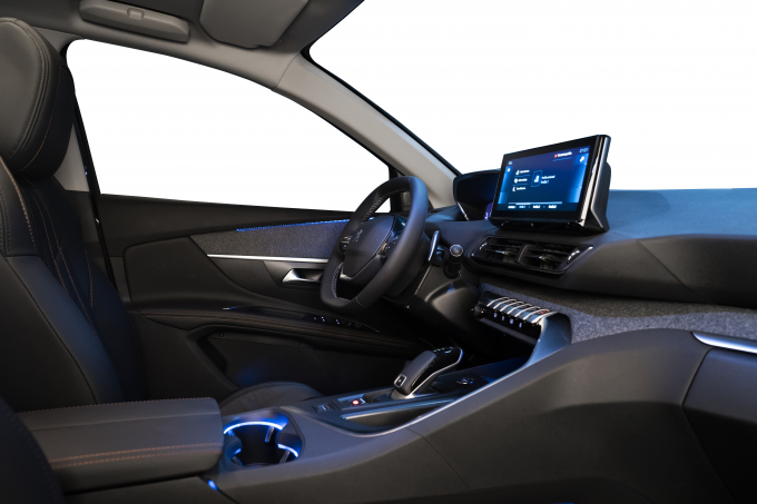 10 - Thiết kế khoang lái i-Cockpit ấn tượng