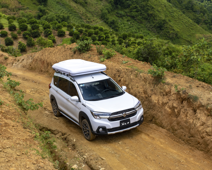 18.Suzuki XL7 hiện có sẵn và được hãng phân phối n