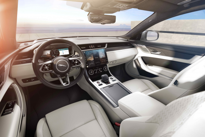 Jag_XF_22MY_04_Light_Oyster_Interior_250821