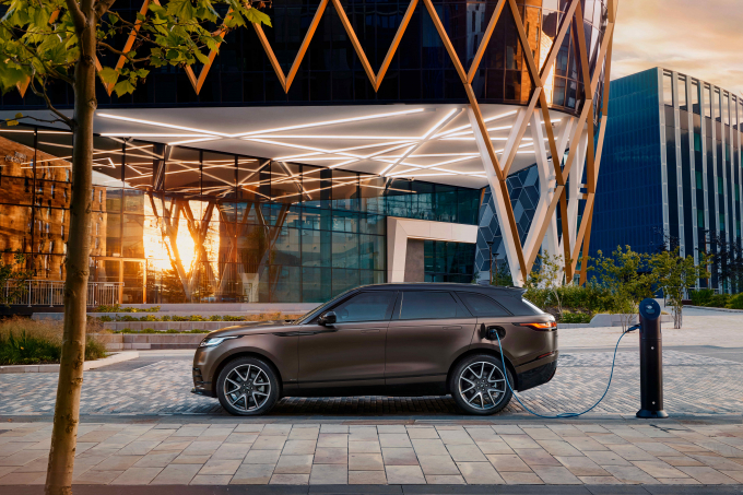 RR_Velar_22MY_SV_Bespoke_Tourmaline_Brown_Exterior