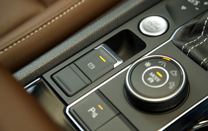 31. Phanh tay điện tử