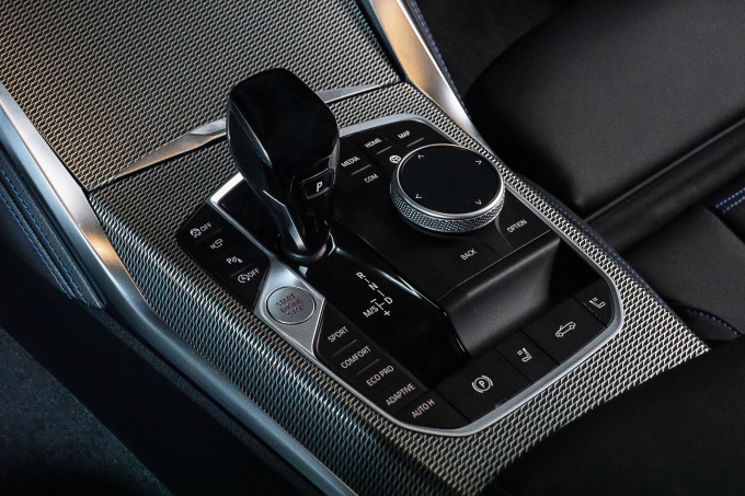 Khu vực núm xoay iDrive