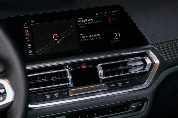 Màn hình cảm ứng trung tâm