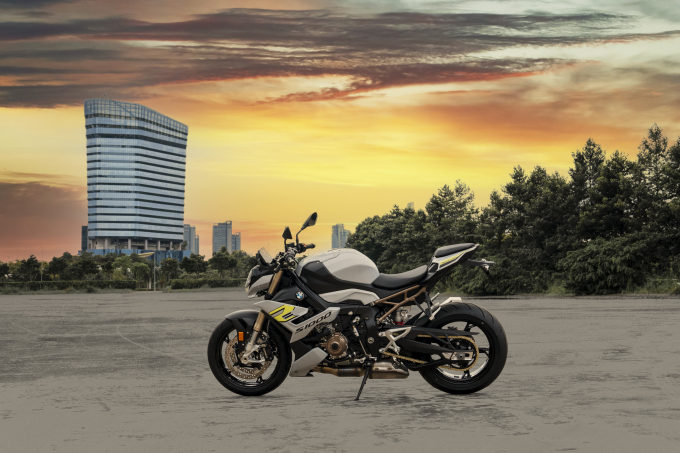 BMW S 1000 R Race_Hockenheim Silver Metallic 