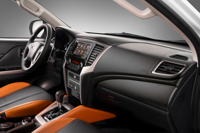 Mitsubishi-Triton-Athlete-Nội-thất-11