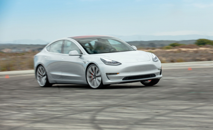 2018-tesla-model-3-performance