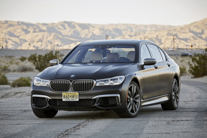 p90246828-highres-bmw-m760li-xdrive-on-1642525714
