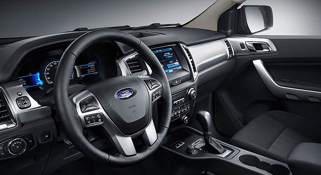 2018-Ford-Everest-interior