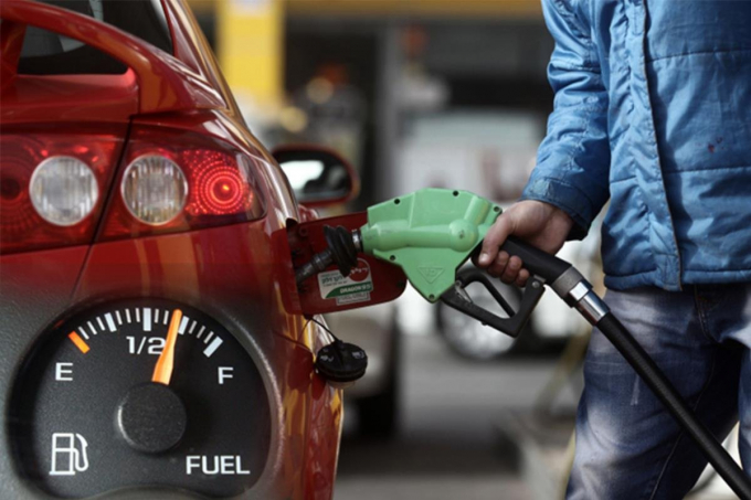 tiep-nhien-lieu-cho-xe-1-oto-com-vn-6cf4
