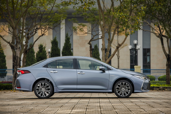 Ngoại thất Corolla Altis 1.8HEV