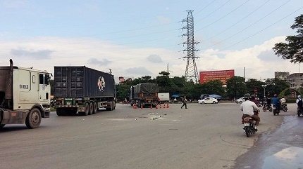 va-phai-xe-tai-mot-tho-ne-tu-vong-tai-cho