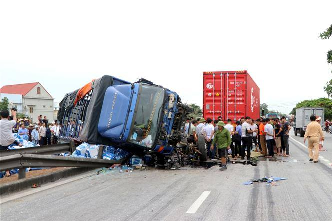 hop-bao-vu-3-tai-nan-lien-hoan-tren-quoc-lo-5-khac
