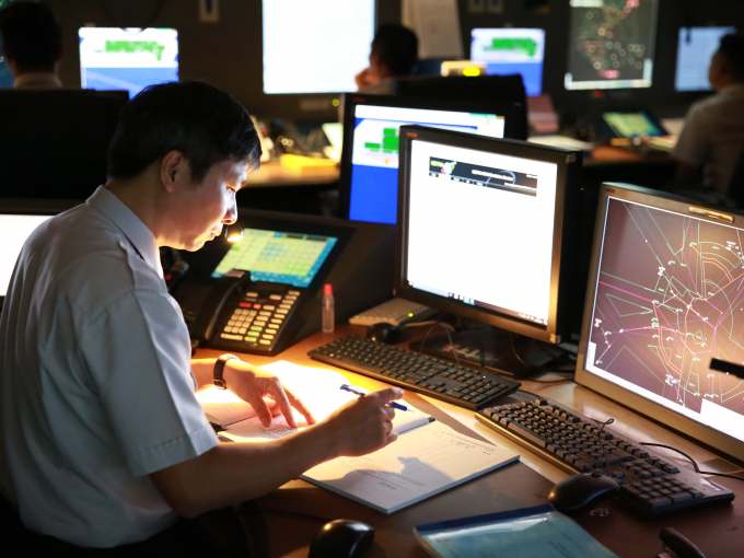 A2. kiểm soát viên không lưu trực điều hành bay tạ