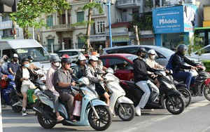 Sai lầm khi sang đường mà nhiều người đi xe máy gặp phải dẫn đến tai nạn