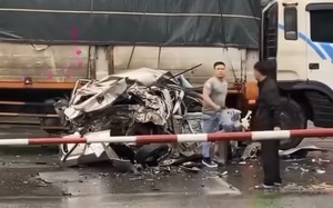 Ô tô con phanh gấp trên cao tốc khiến xe lật, nhiều bài học đắt giá