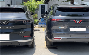 Tháng cuối miễn lệ phí trước bạ ô tô điện: Khách hàng nóng lòng để hưởng ưu đãi kép- Ảnh 3.