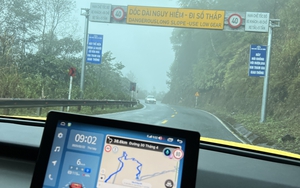 Ô tô điện lội nước quá bánh xe, nguy cơ tiềm ẩn khó lường - Ảnh 2.