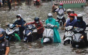 Ô tô điện lội nước quá bánh xe, nguy cơ tiềm ẩn khó lường - Ảnh 4.