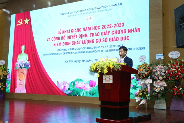 Trường Đại học Công nghệ GTVT khai giảng năm học mới - Ảnh 1.