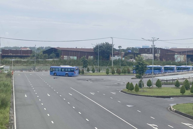 Bến xe Miền Đông mới "không có chỗ ăn, chỗ ngủ" nhà xe lo ế khách nghỉ chạy - Ảnh 3.