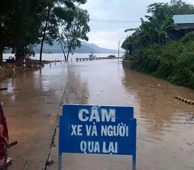 Khẩn trưởng khắc phục sạt lở, hư hỏng các tuyến Quốc lộ qua Phú Yên - Ảnh 4.