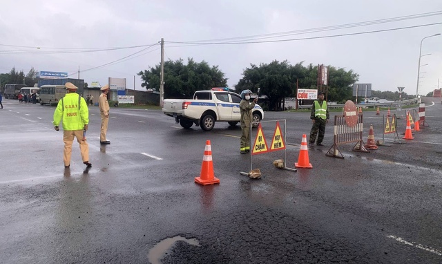 Khẩn trưởng khắc phục sạt lở, hư hỏng các tuyến Quốc lộ qua Phú Yên - Ảnh 2.