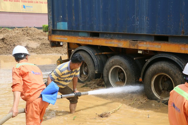 Chùm ảnh: Căng sức khắc phục sạt lở, sớm thông hầm còn lại Hải Vân chiều nay - Ảnh 8. Chùm ảnh: Căng sức khắc phục sạt lở, sớm thông hầm còn lại Hải Vân chiều nay - Ảnh 8.
