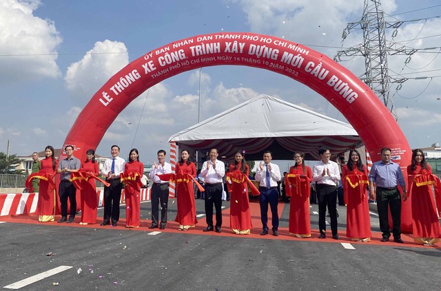 TP.HCM: Thông xe cầu Bưng giảm kẹt xe khu vực Tây Bắc - Ảnh 4. TP.HCM: Thông xe cầu Bưng giảm kẹt xe khu vực Tây Bắc - Ảnh 4.