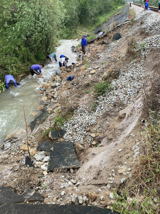 Đường sắt Bắc - Nam đã được thông tàu trở lại - Ảnh 3.