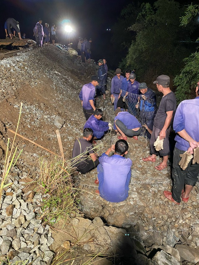 Đường sắt Bắc - Nam đã được thông tàu trở lại - Ảnh 4.