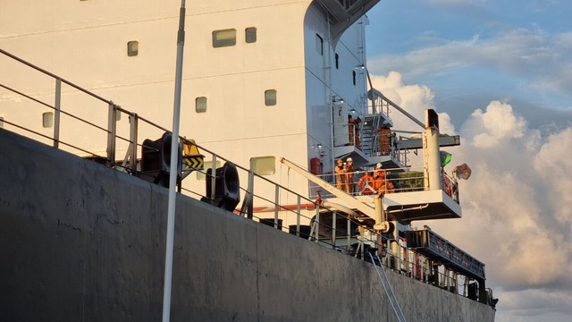 Hành trình đặc biệt đưa thi thể 13 thuyền viên tàu WU ZHOU 8 về bờ - Ảnh 5. Hành trình đặc biệt đưa thi thể 13 thuyền viên tàu WU ZHOU 8 về bờ - Ảnh 5.