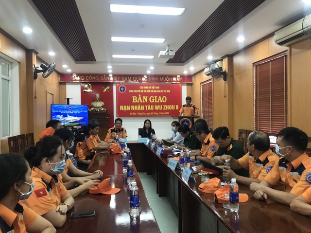 Hành trình đặc biệt đưa thi thể 13 thuyền viên tàu WU ZHOU 8 về bờ - Ảnh 2. Hành trình đặc biệt đưa thi thể 13 thuyền viên tàu WU ZHOU 8 về bờ - Ảnh 2.