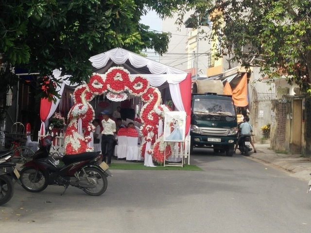 Chủ tịch Hải Phòng chỉ đạo "khẩn" về việc lấn chiếm lòng đường để tổ chức sự kiện - Ảnh 1.