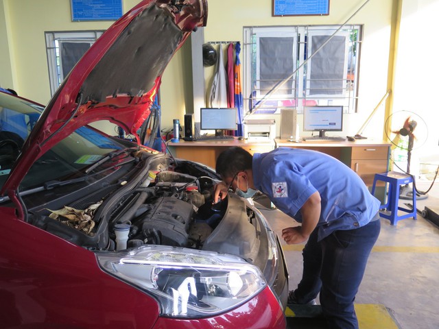 Chấn chỉnh hoạt động kiểm định tại các trung tâm đăng kiểm - Ảnh 1.