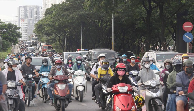 Khẩn trương khắc phục mất an toàn giao thông tại dự án hầm chui Nguyễn Văn Linh - Ảnh 6. Khẩn trương khắc phục mất an toàn giao thông tại dự án hầm chui Nguyễn Văn Linh - Ảnh 6.