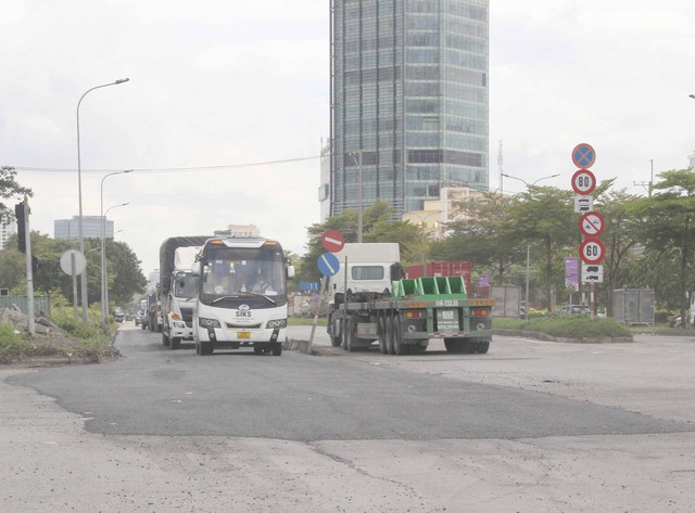 Khẩn trương khắc phục mất an toàn giao thông tại dự án hầm chui Nguyễn Văn Linh - Ảnh 2. Khẩn trương khắc phục mất an toàn giao thông tại dự án hầm chui Nguyễn Văn Linh - Ảnh 2.