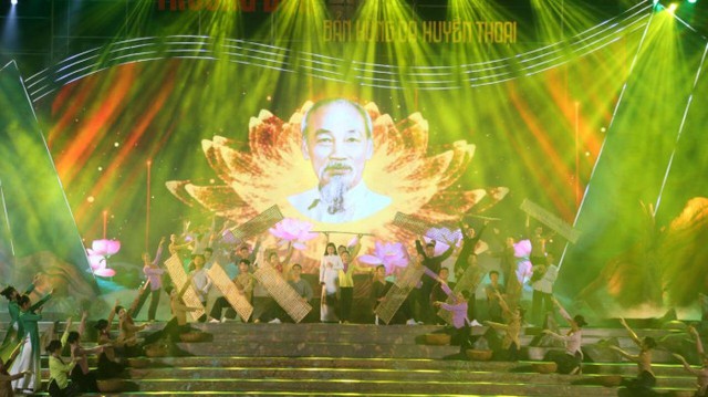 Xúc động với "Truông Bồn - Bản hùng ca huyền thoại" - Ảnh 1. Xúc động với "Truông Bồn - Bản hùng ca huyền thoại" - Ảnh 1.