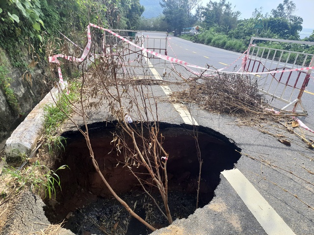 Đà Nẵng: Nỗ lực khắc phục hư hỏng đường lên bán đảo Sơn Trà - Ảnh 9. Đà Nẵng: Nỗ lực khắc phục hư hỏng đường lên bán đảo Sơn Trà - Ảnh 9.
