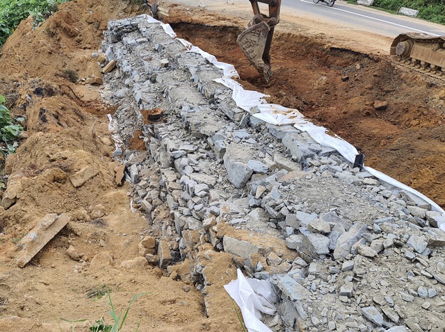 Đà Nẵng: Nỗ lực khắc phục hư hỏng đường lên bán đảo Sơn Trà - Ảnh 11. Đà Nẵng: Nỗ lực khắc phục hư hỏng đường lên bán đảo Sơn Trà - Ảnh 11.