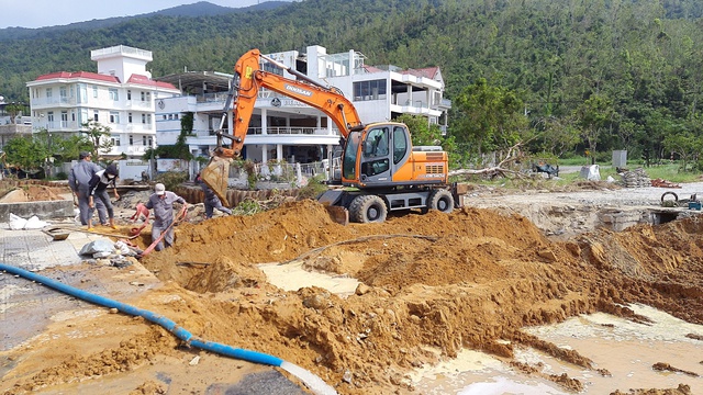 Đà Nẵng: Nỗ lực khắc phục hư hỏng đường lên bán đảo Sơn Trà - Ảnh 1. Đà Nẵng: Nỗ lực khắc phục hư hỏng đường lên bán đảo Sơn Trà - Ảnh 1.