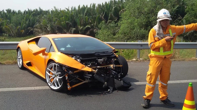 Những vụ tai nạn siêu xe tại Việt Nam - Ảnh 6. Những vụ tai nạn siêu xe tại Việt Nam - Ảnh 6.