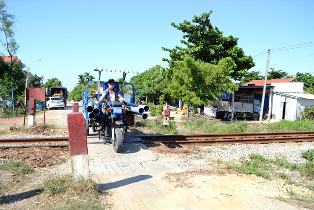 Địa phương kiến nghị làm đường gom trên đất dành cho đường sắt  - Ảnh 1.